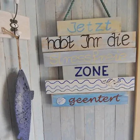 Schlossallee Glowe